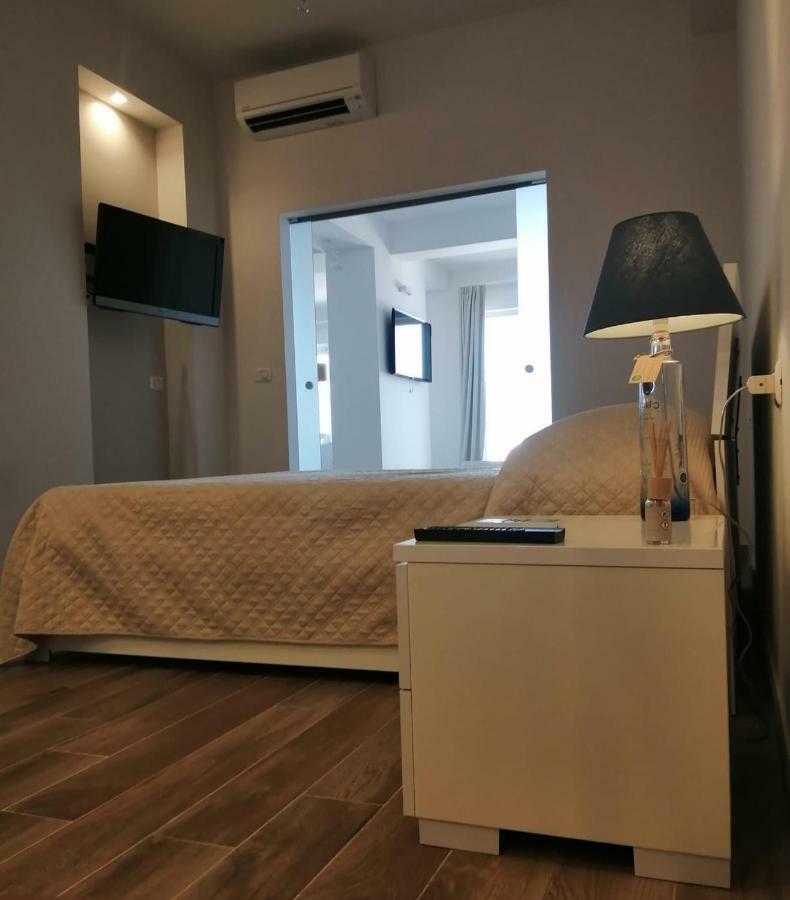 Appartamento Vista Mare กาโปดอร์ลันโด ภายนอก รูปภาพ